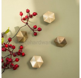 Thế Giới Tay Nắm